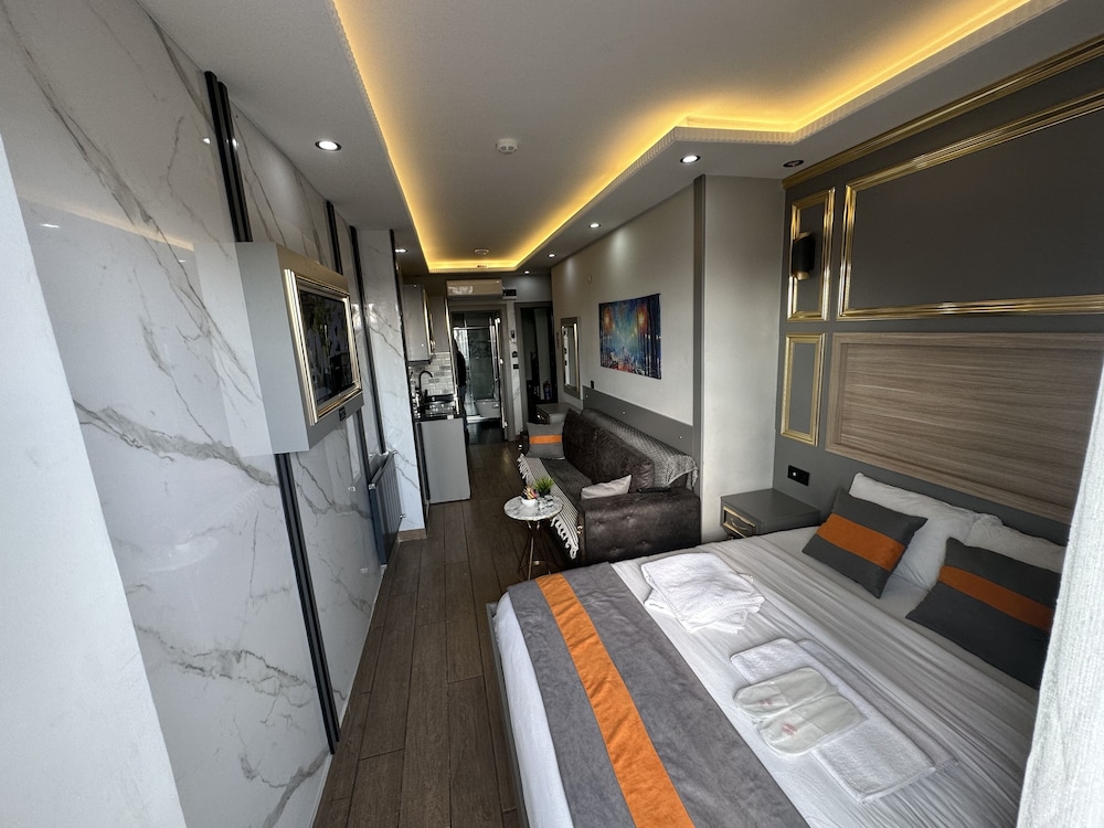 Deluxe Studio Suite, City View photo 1