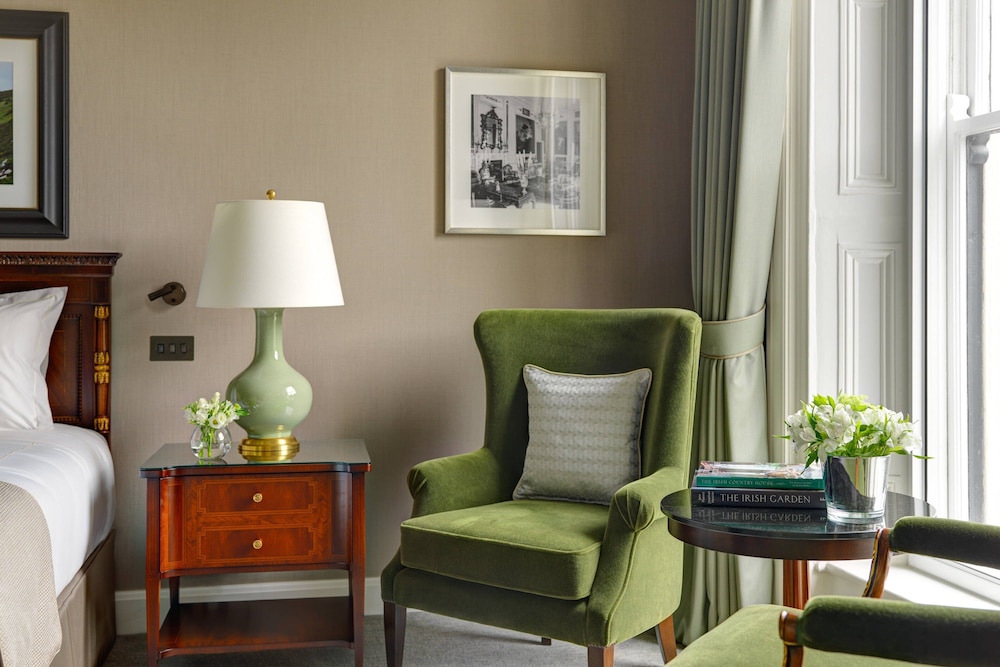Suite, 1 Bedroom, Courtyard View