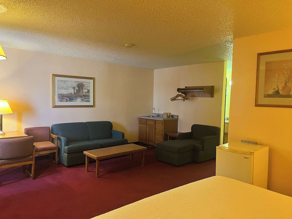 Deluxe Room, 1 King Bed, Non Smoking - Photo 4