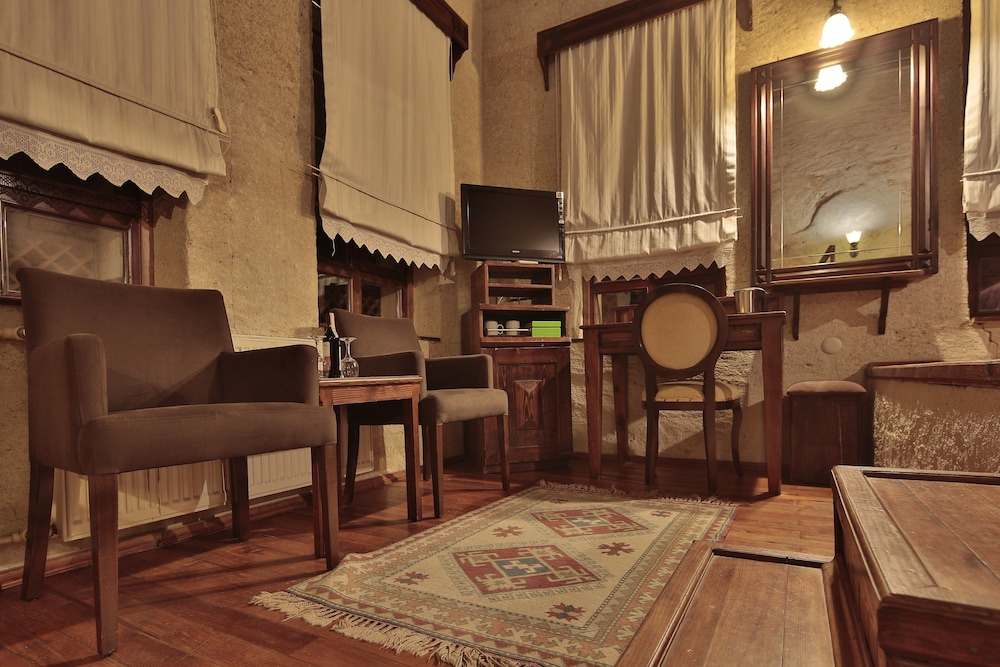 Deluxe Room - Photo 15