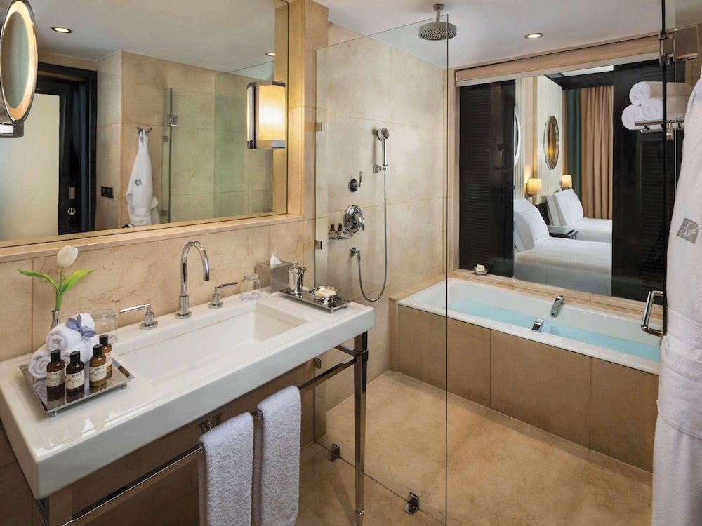 Deluxe Room (Premier Partial Nile View) - Photo 9
