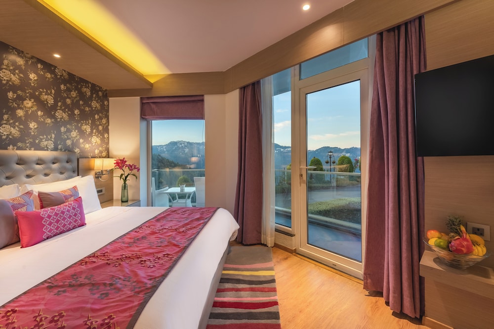 Deluxe Room, 1 King Bed (Superior Room) - Photo 6