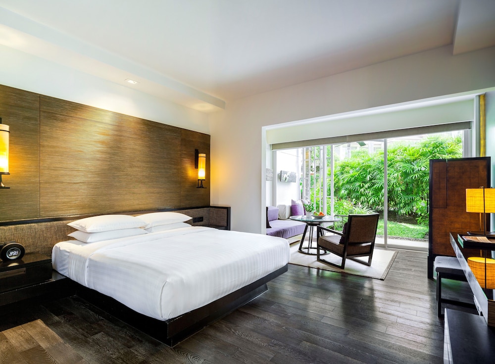 Club Room, 1 King Bed (Club Access) - Photo 5