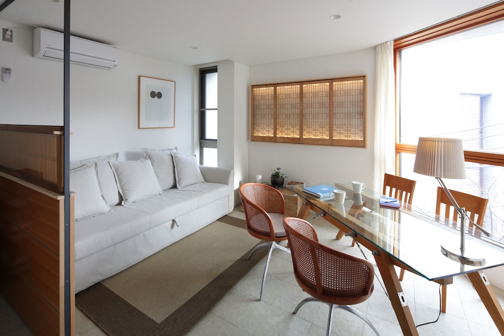 Room (C4) photo 3