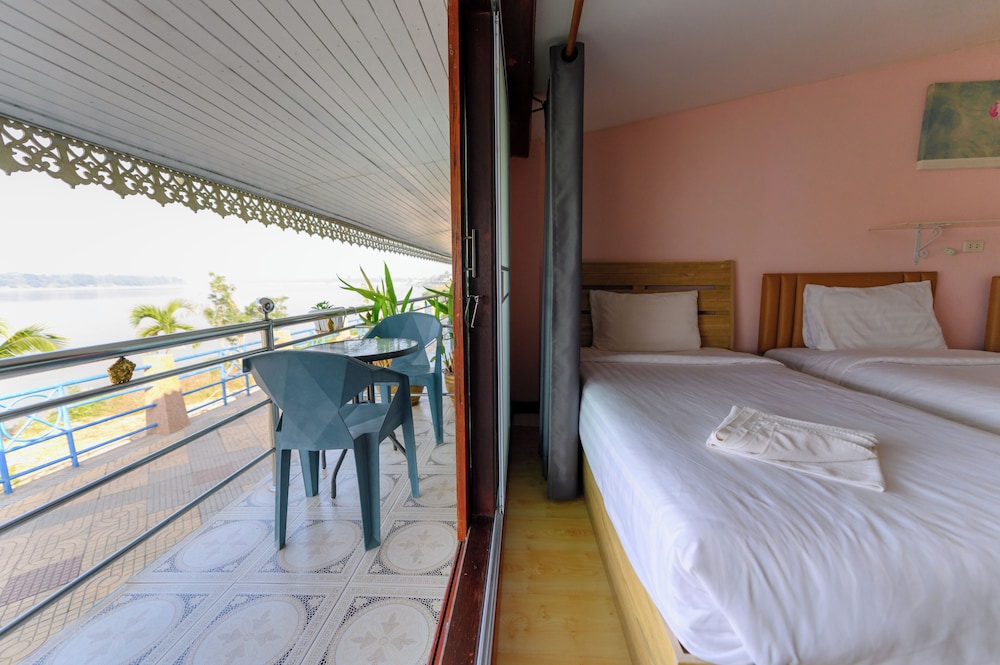 Deluxe Triple Room, River View photo 2