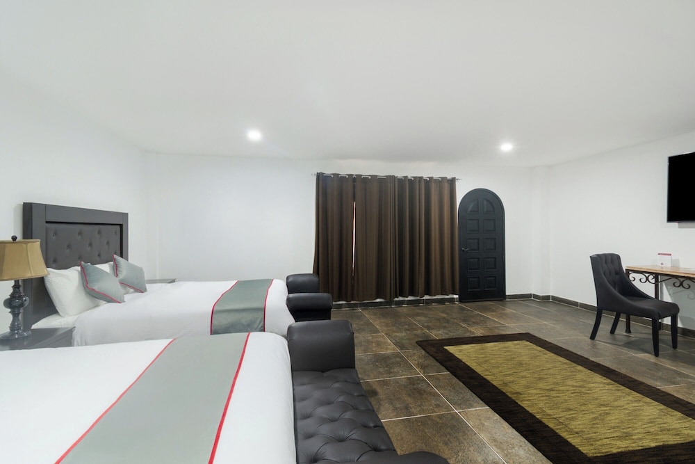 Family Room photo 3