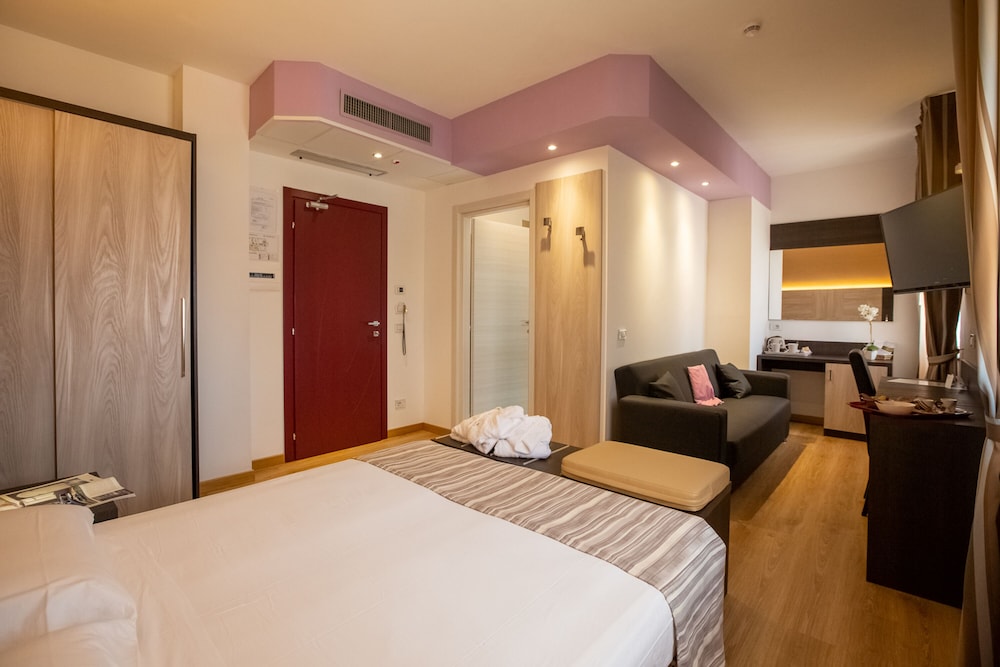 Deluxe Double Room photo 3