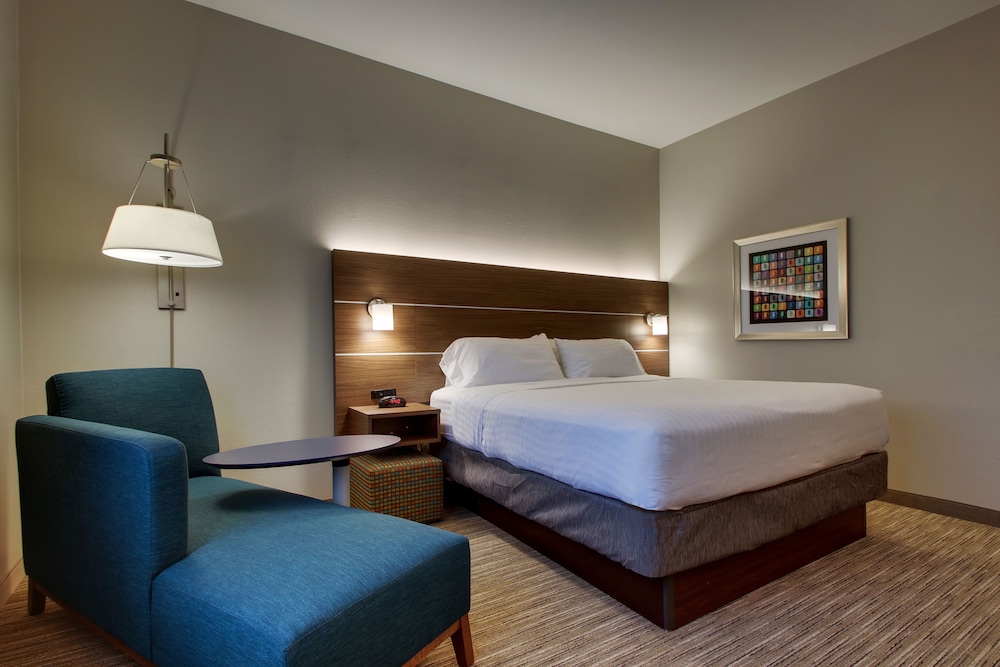 Standard Room, 1 King Bed - Photo 1