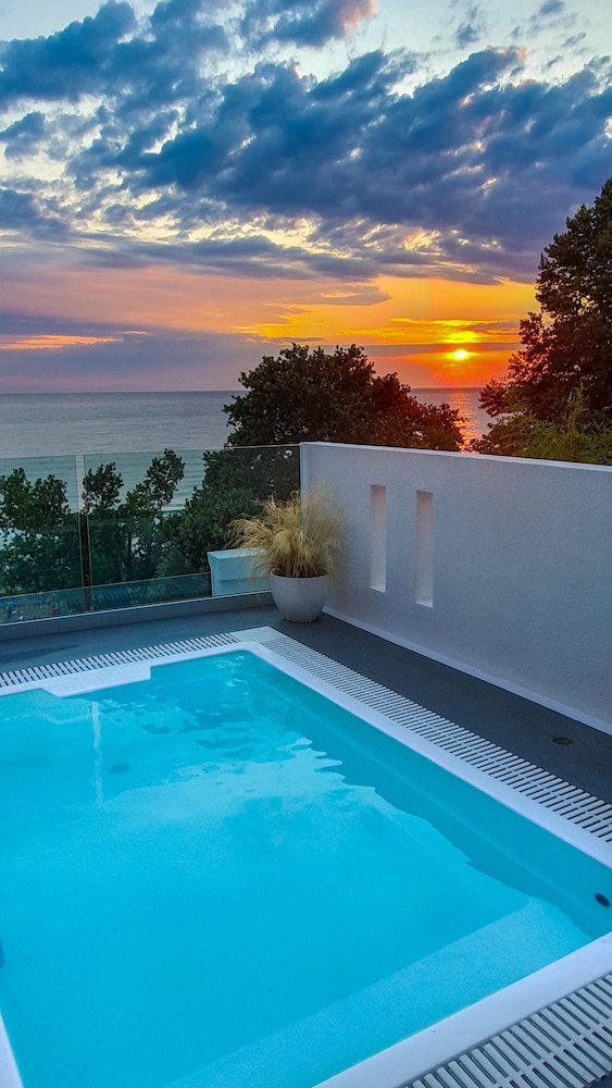 Signature Two Bedroom Suite with Outdoor Heated Plunge Pool & Sea View photo 3