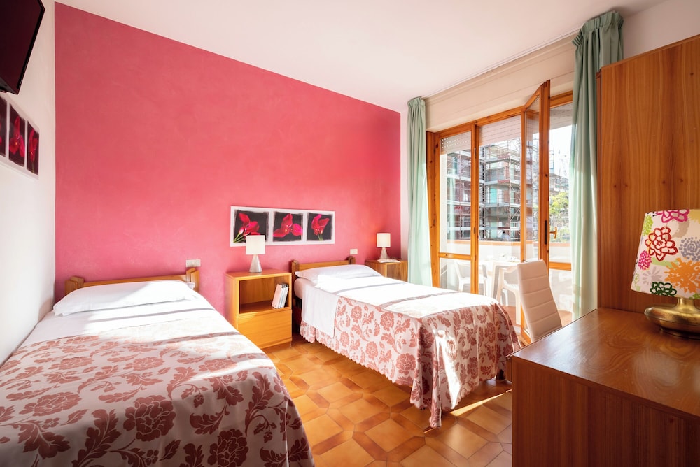 Classic Room, 1 Queen Bed, Balcony