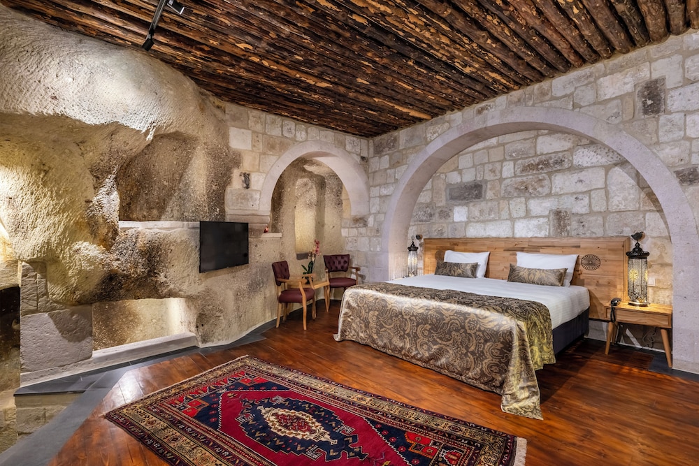 Deluxe Triple Room (Cave) - Photo 6