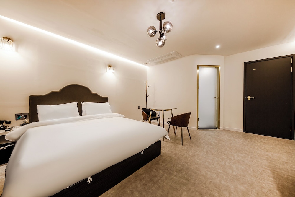 Deluxe Double Room, City View photo 3