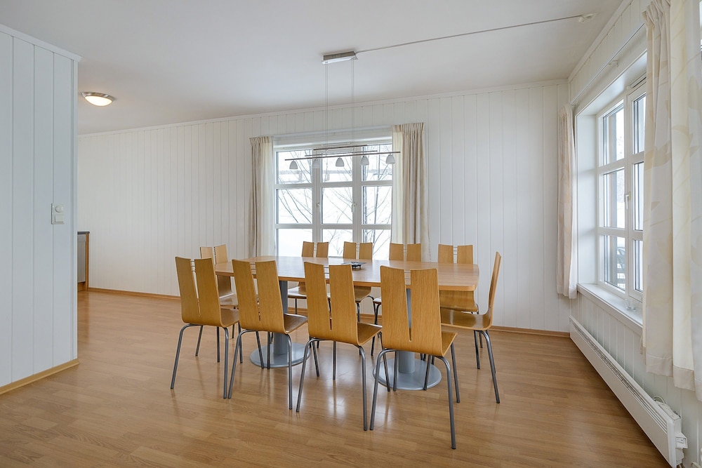 Family Apartment, 3 Bedrooms, Valley View photo 2