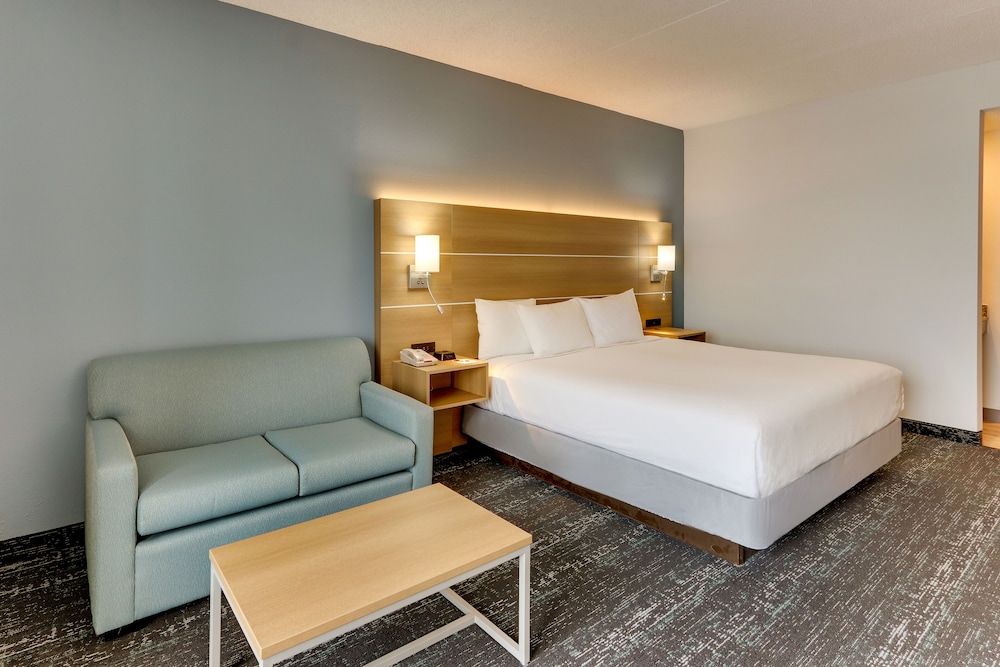 Superior Room, 1 King Bed, Accessible, Partial Lake View