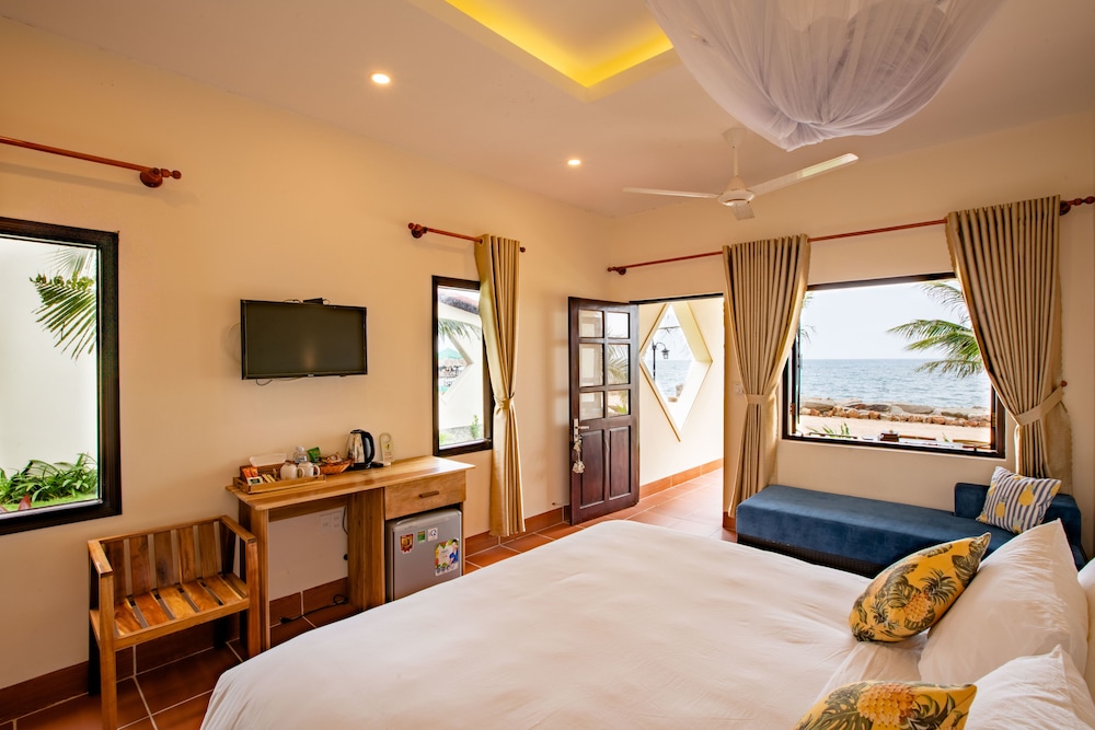 Bungalow, Beachfront photo 2