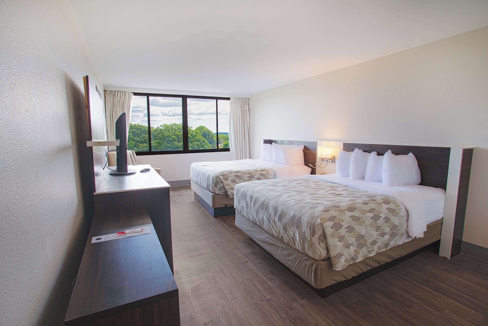 Deluxe Room, 2 Queen Beds, Non Smoking - Photo 2