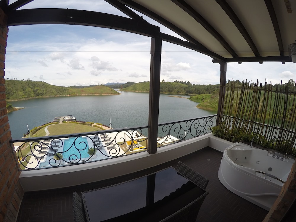 Deluxe Suite, photo 7