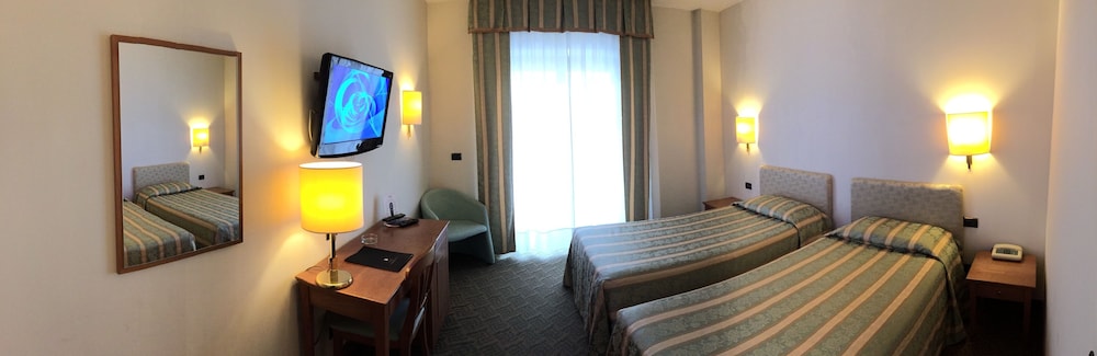 Standard Double Room, 1 Queen Bed photo 2