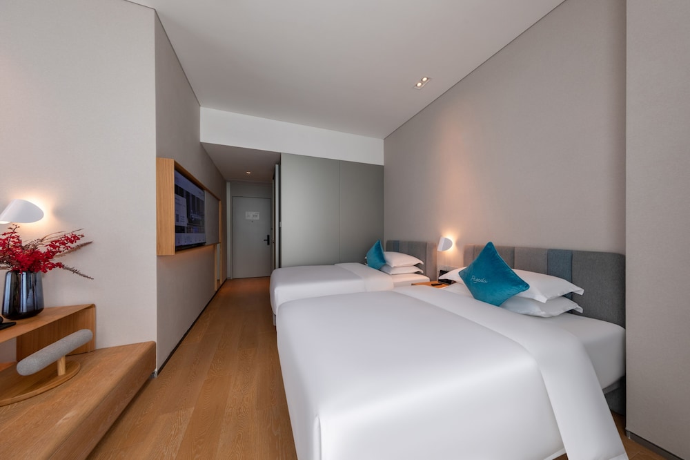 Deluxe Twin Room, Multiple Beds photo 1