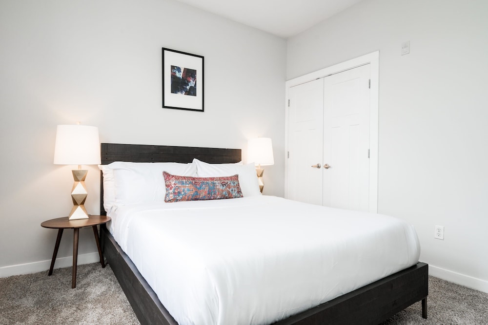 Cozysuites Music Row Chic 1BR w Free Parking 42, Photo 60