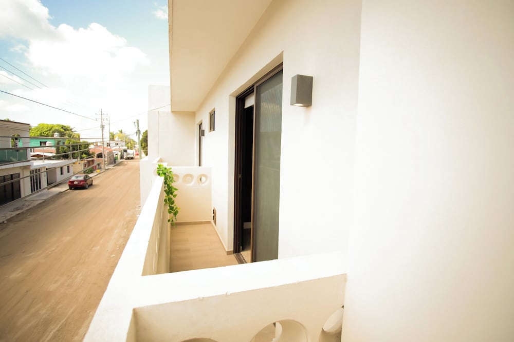 Superior Room, 1 Queen Bed, Balcony, City View - Photo 6