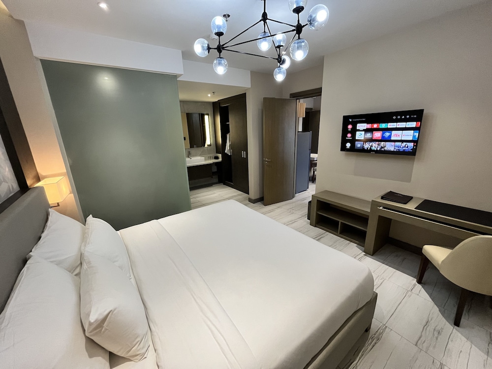 Executive Suite - Photo 1