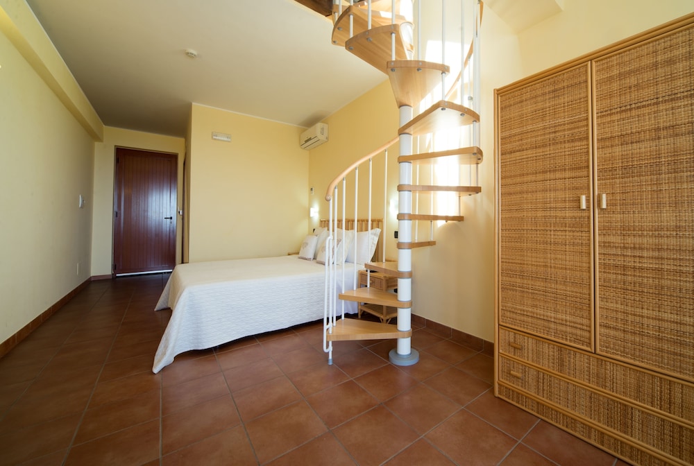 Superior Double Room, 2 Bedrooms, Partial Sea View photo 3