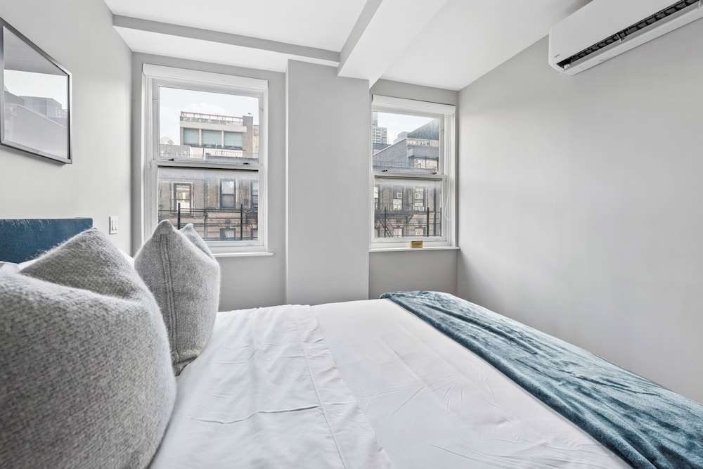 Presidential Apartment, 3 Bedrooms, Kitchen, City View photo 2