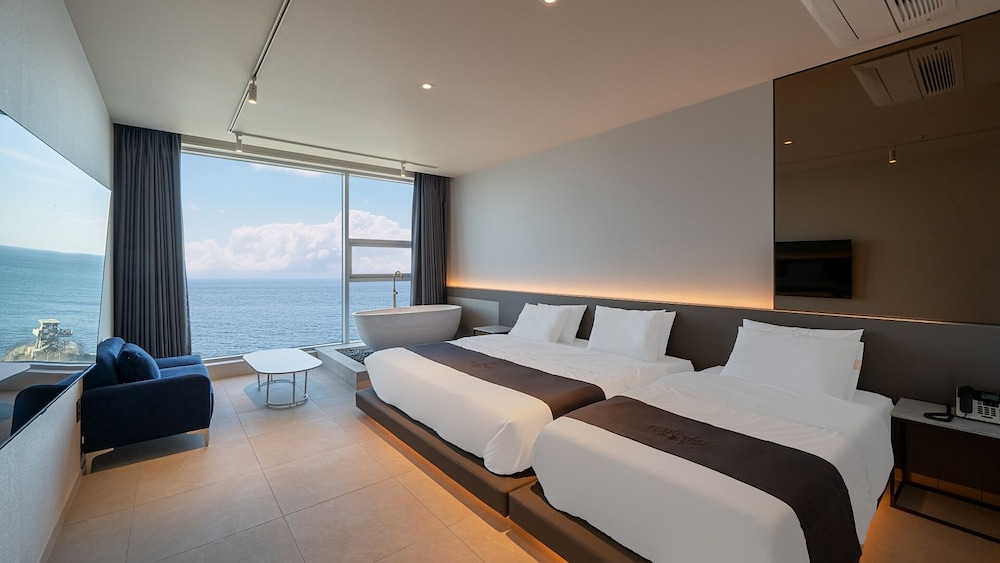 K. Standard Twin Room, Bathtub, Ocean View