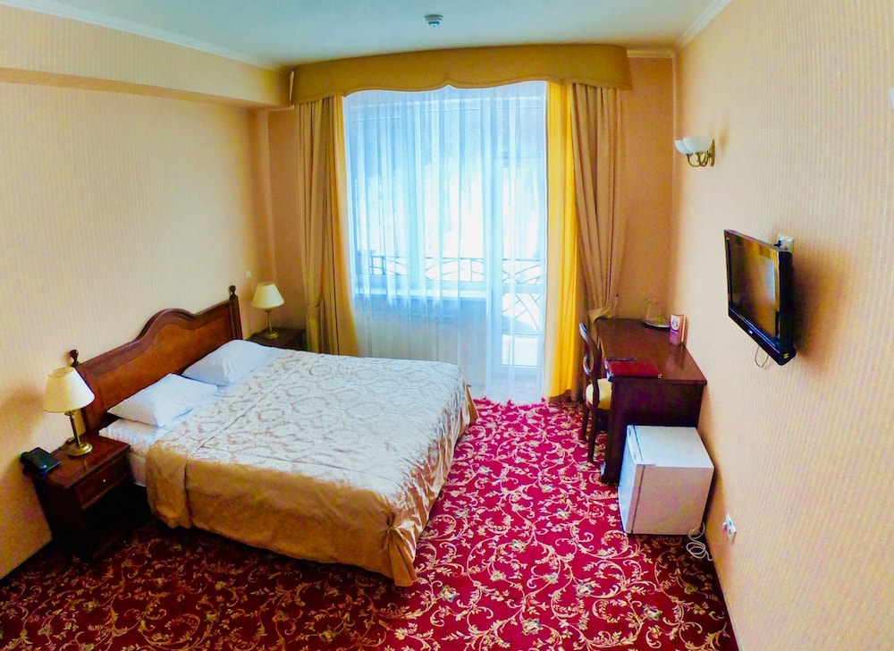 Standard Room, 1 King Bed, Mountain View photo 2