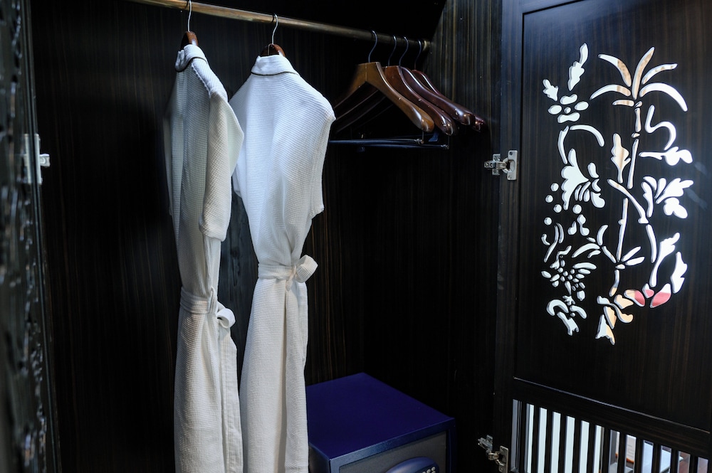 Junior Suite, 1 King Bed, River View - Photo 7