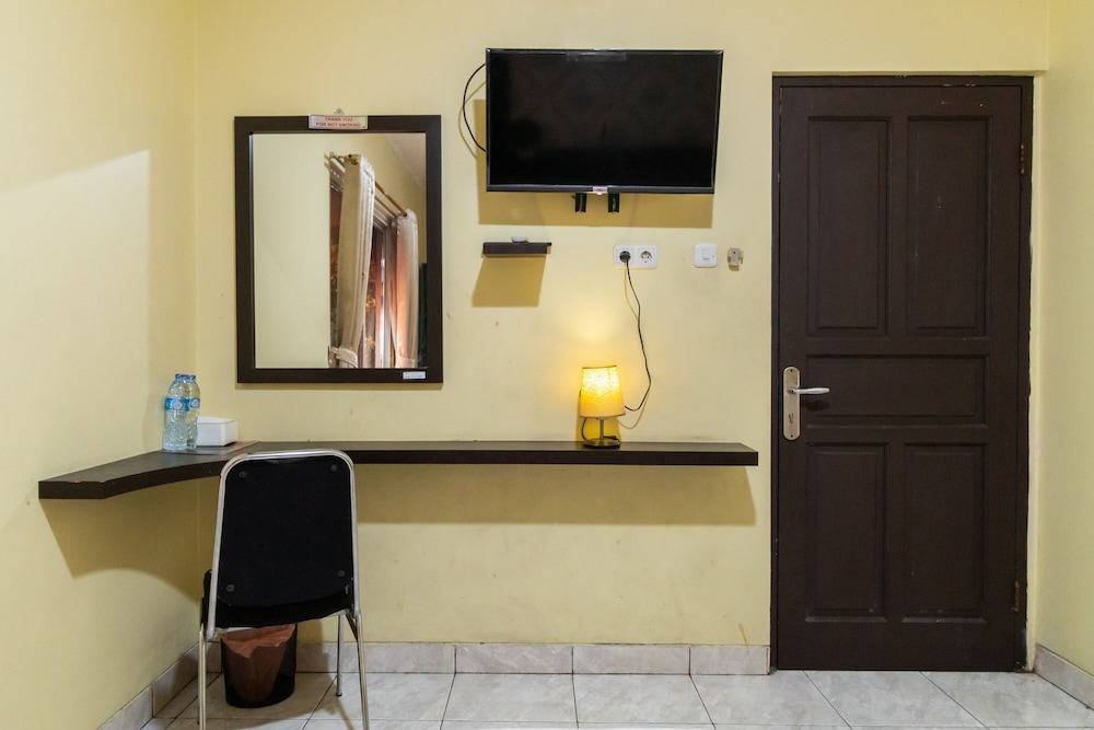 Premium Room (RedDoorz) - Photo 6