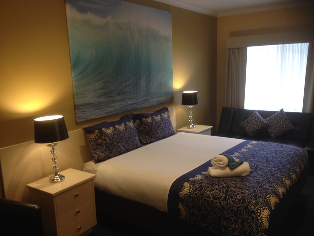 Premium Double Room, 1 King Bed photo 3