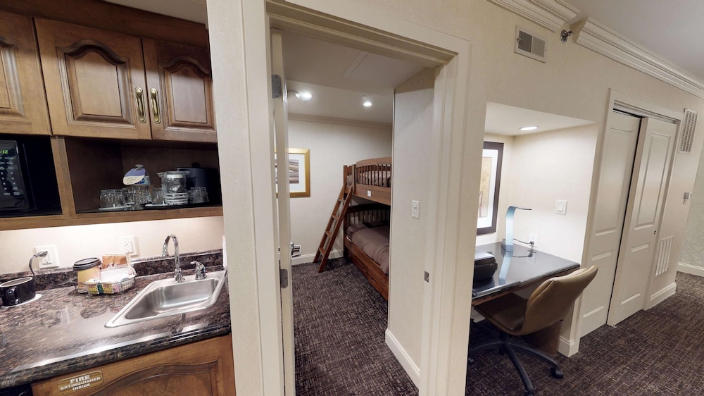 Suite, 1 King Bed, Non Smoking, Fireplace (Bunk beds) - Photo 1