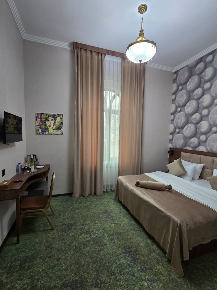 Standard Double Room Single Use, Non Smoking, Mountain View