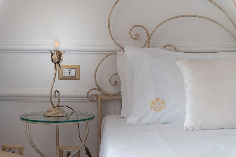 Elite Double Room, Balcony, City View (Maria Amalia) photo 2