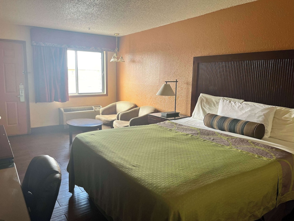 Deluxe Room, 1 King Bed, Non Smoking - Photo 7