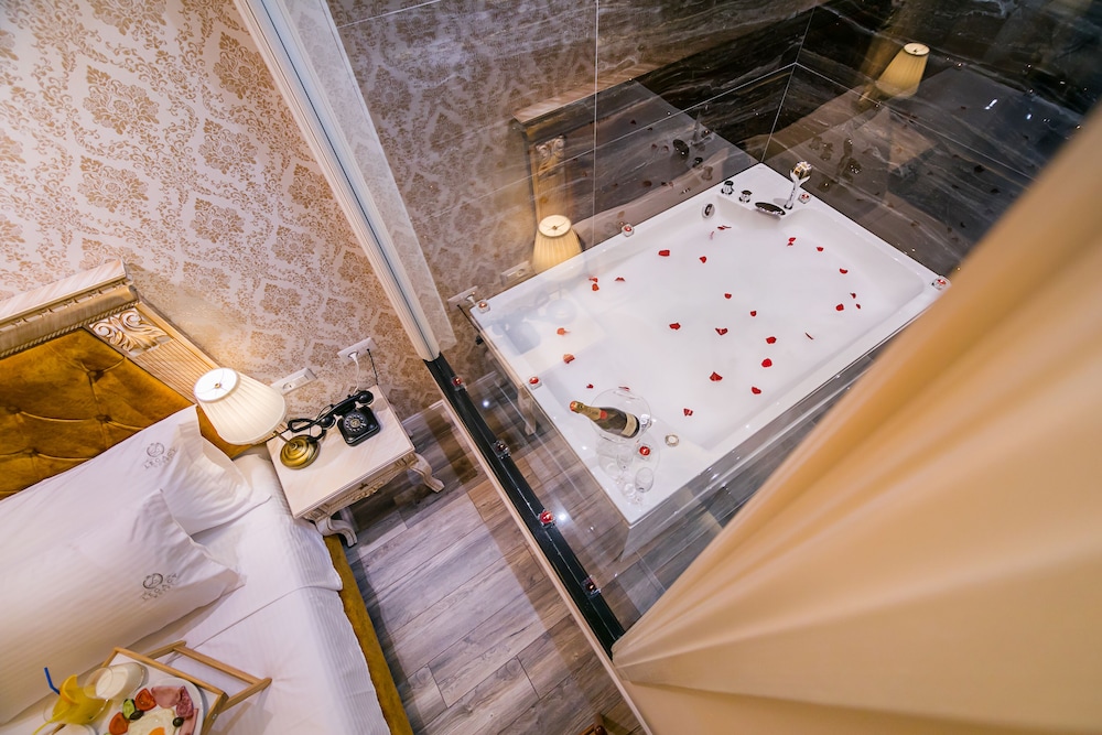 Royal Studio Suite
