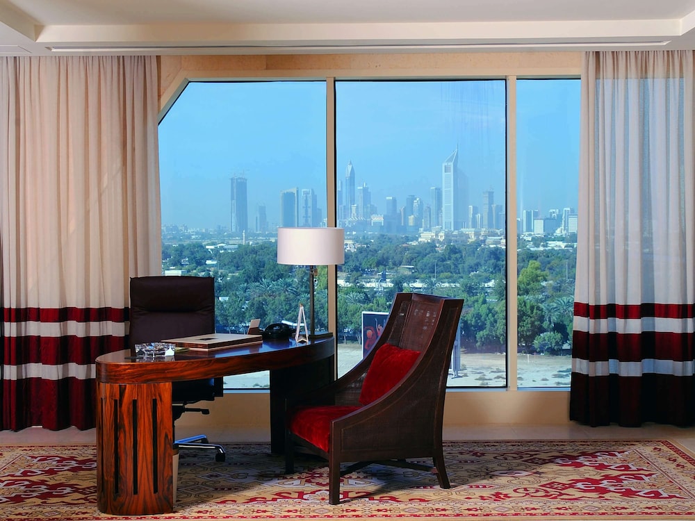 Raffles, Club Room, 1 King Bed - Photo 9