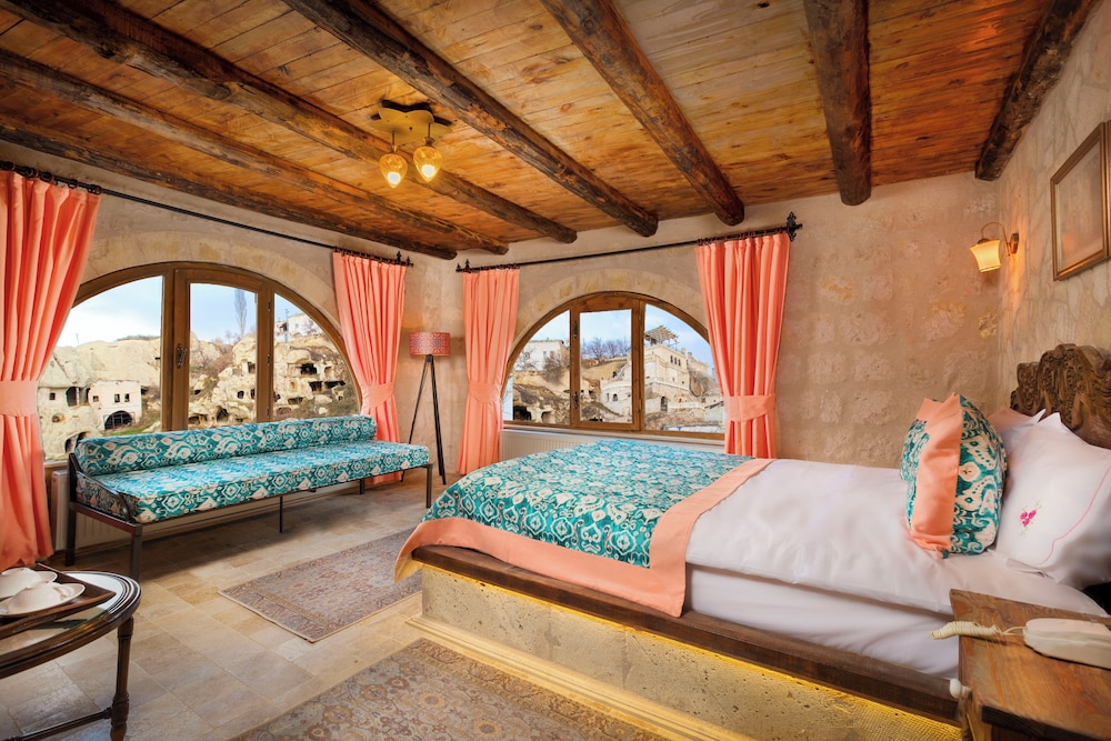 Coral Honeymoon Suite photo 1