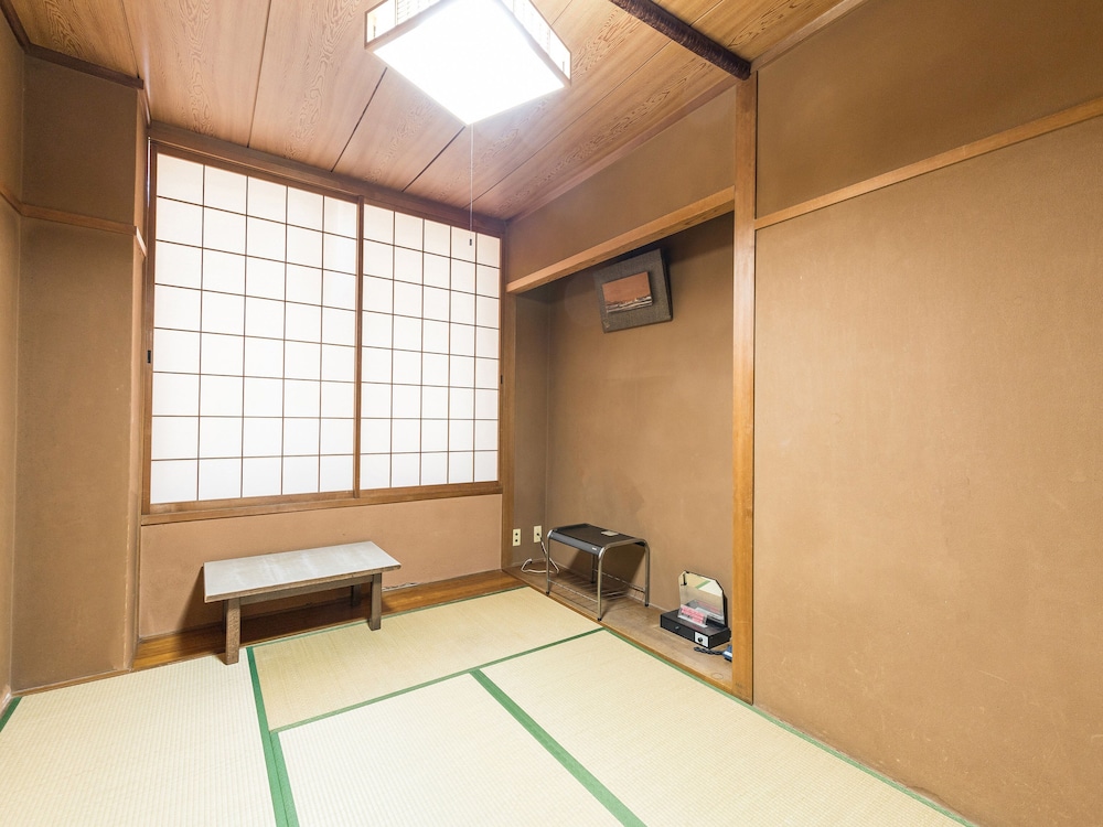 Japanese Style Twin Room with Shared Bathroom, Smoking