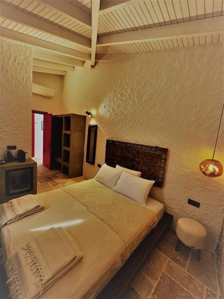Deluxe Room, 1 Bedroom, Smoking, Garden View