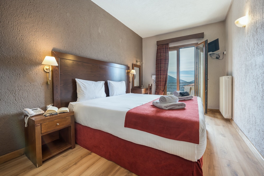 Triple Room Arahova View With Folding Bed photo 1
