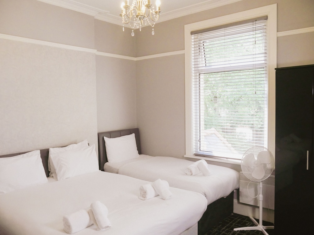 Suite, Ensuite (2) - Photo 2