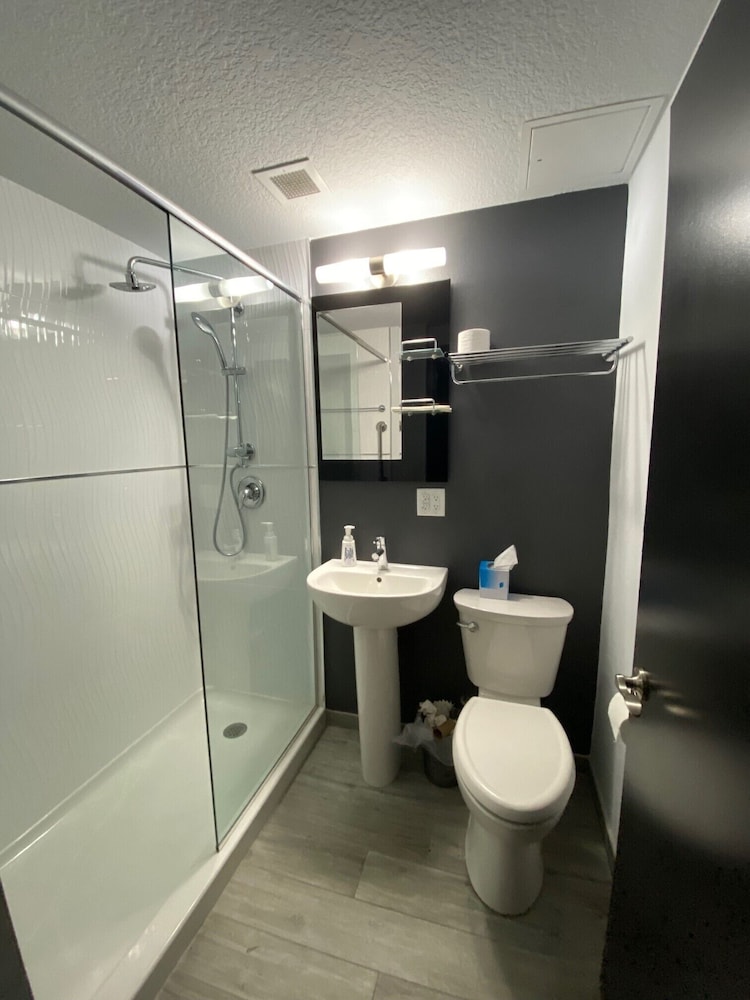 Suite, Multiple Beds (Two Bedroom Suite w/ Two Queens and O), photo 6