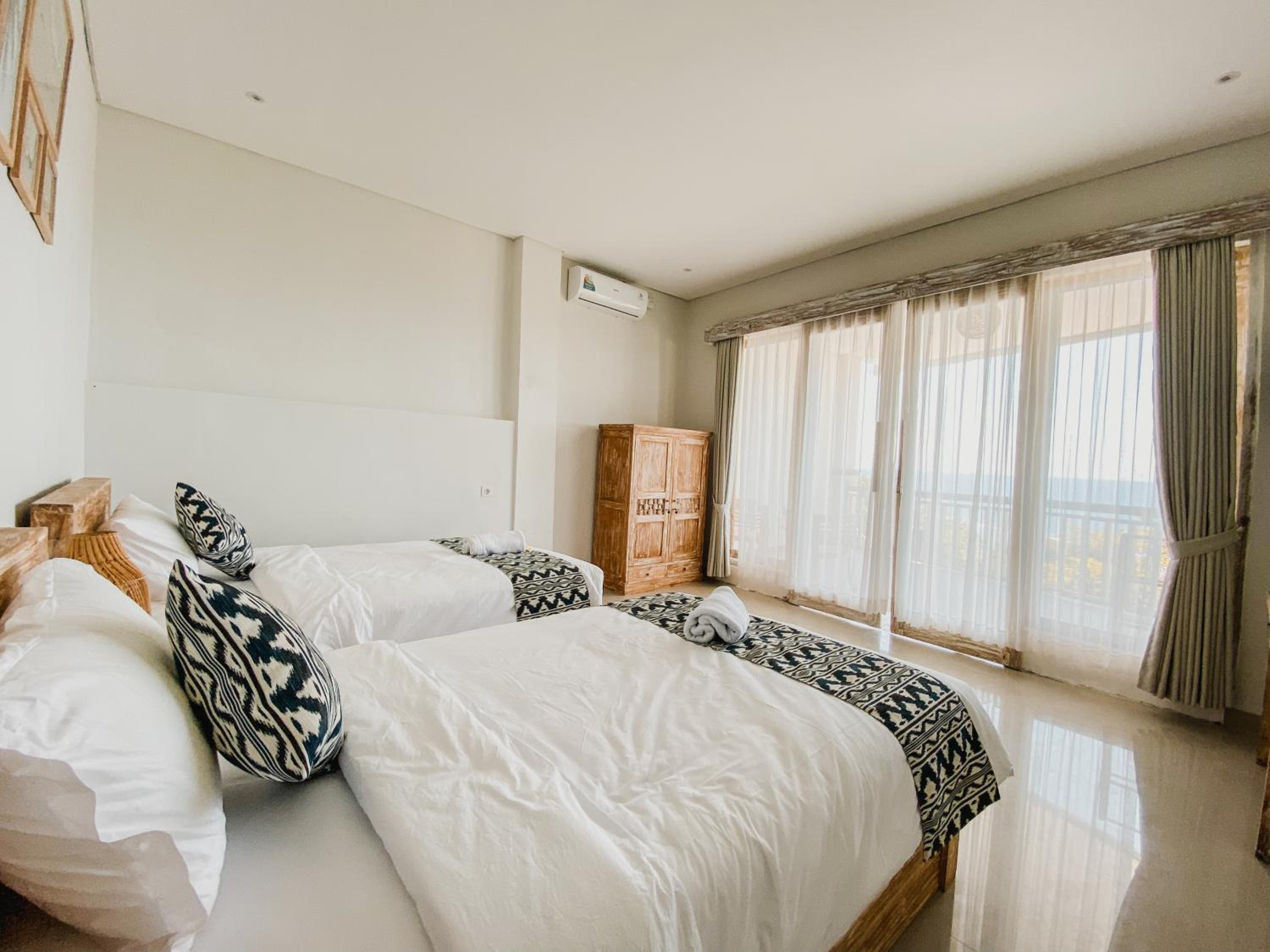 Deluxe Twin Room with Sea View - Photo 7