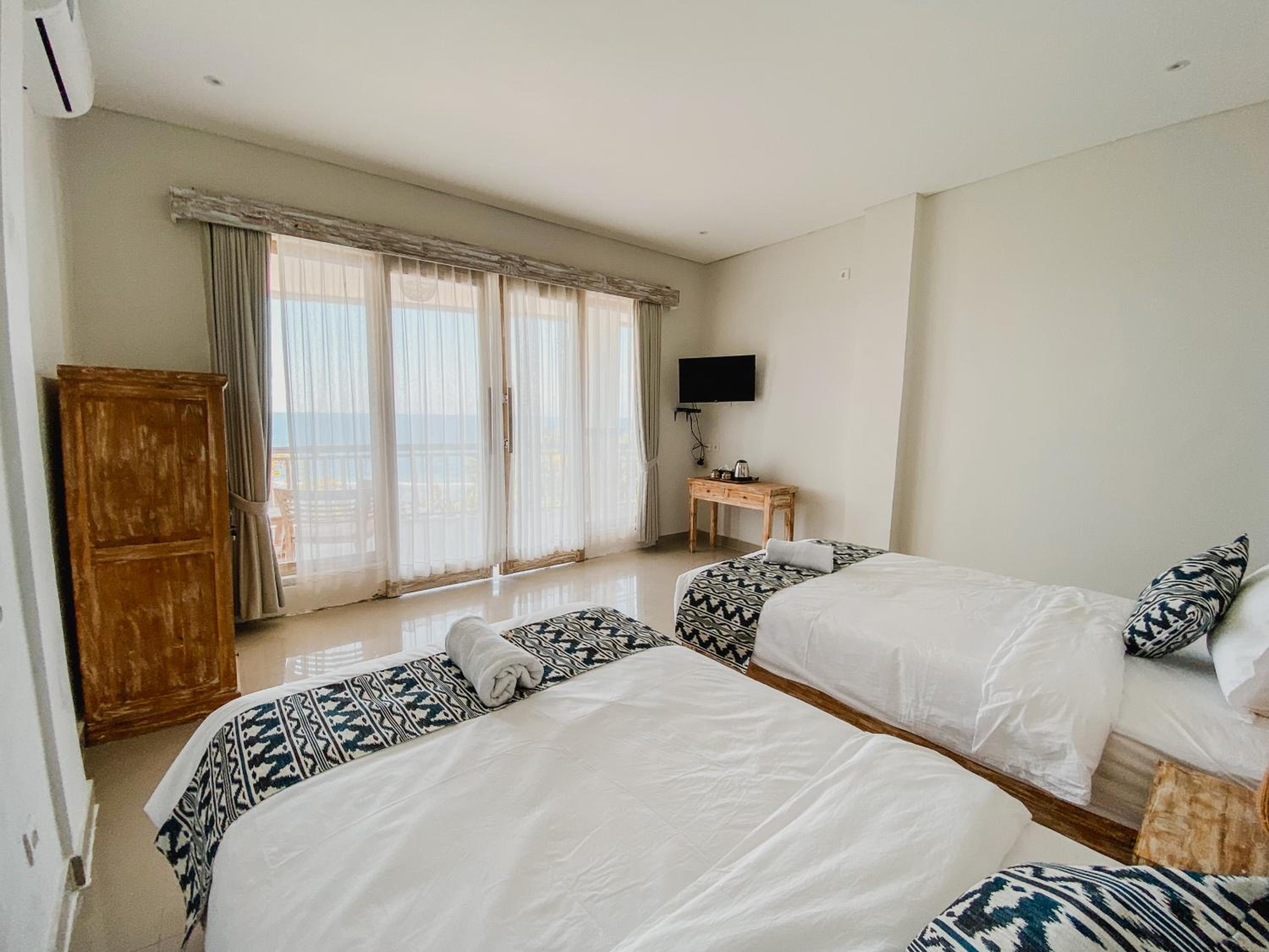 Deluxe Twin Room with Sea View - Photo 9
