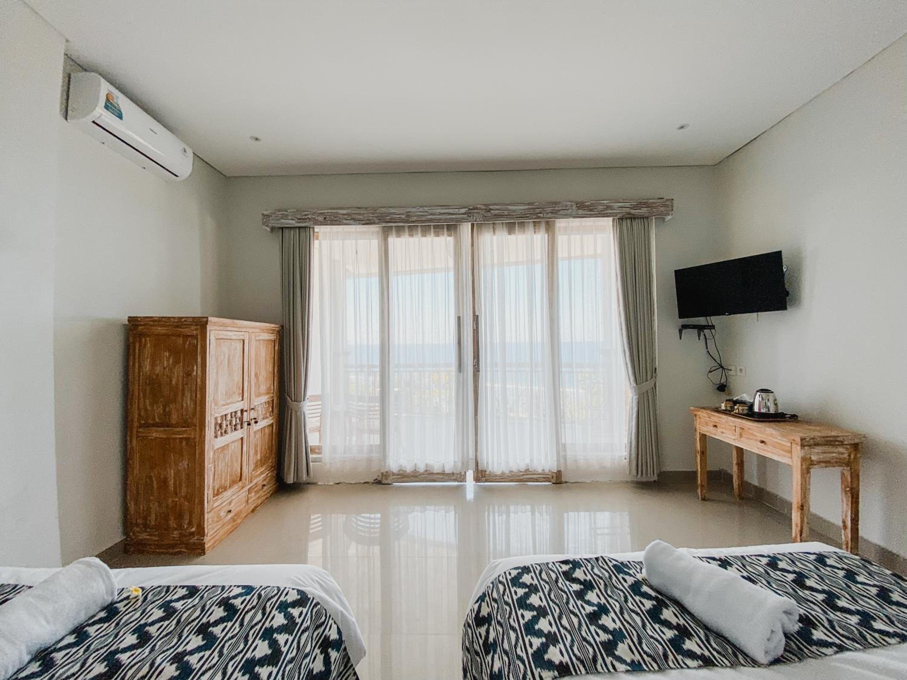 Deluxe Twin Room with Sea View - Photo 10