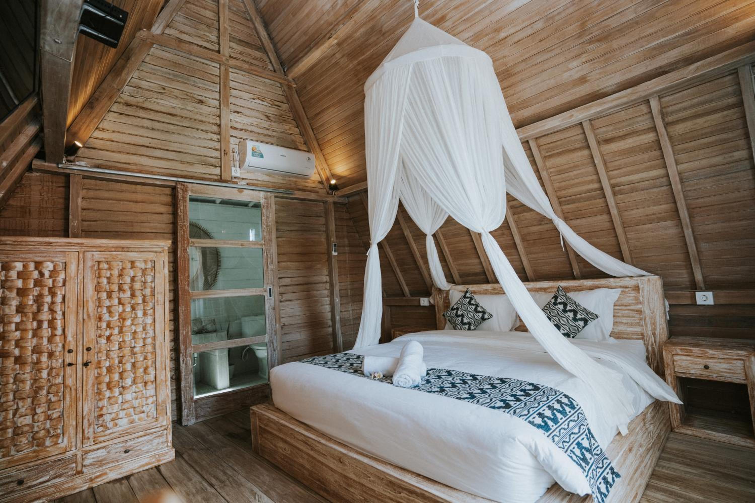 Deluxe Bungalow with Sea View - Photo 19