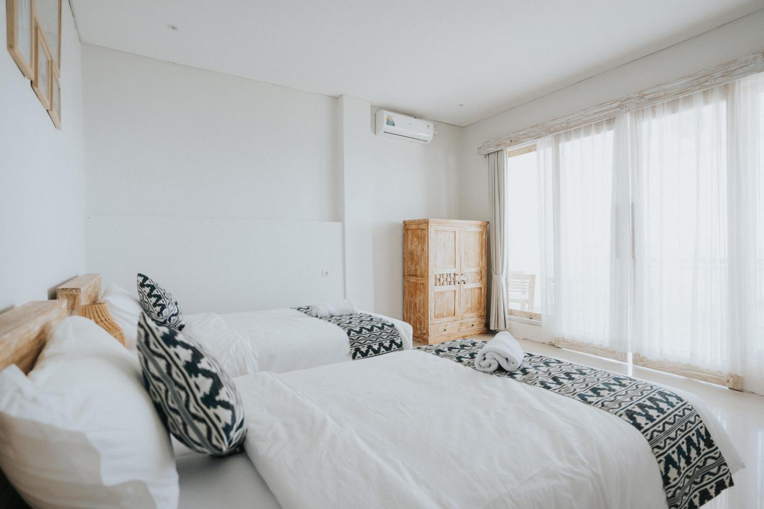 Deluxe Twin Room with Sea View - Photo 11